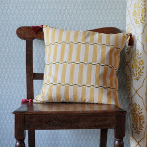 Cushion Tasselled Luna Gold