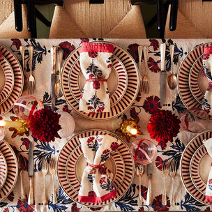 Tablecloth Dianthus in Indigo Iron